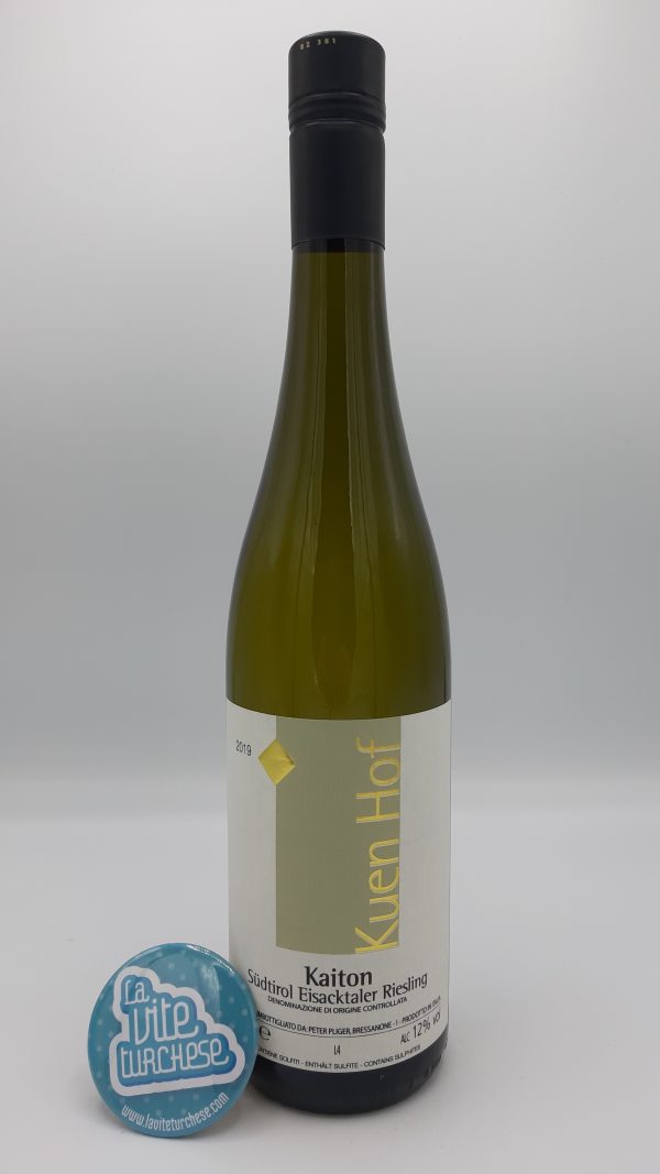 White wine Alto Adige small fresh aromatic production obtained with Riesling grapes perfect with fish and white meats and aperitif.