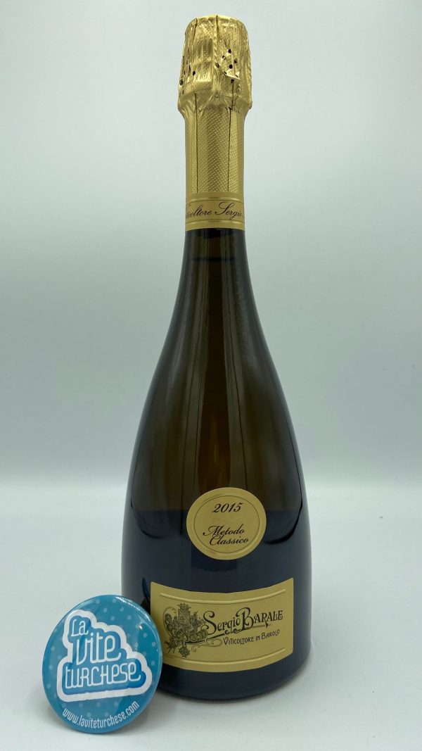 Extra Brut Barolo Langhe sparkling wine classic method crunchy fresh vintage obtained with Chardonnay grapes and Pinot Noir perfect with fish, meat appetizers, white meat, cheeses