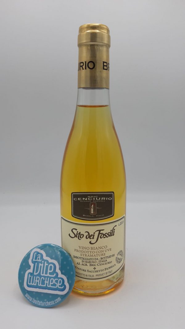 sweet passito wine Roero Langhe Barolo traditional artisan botrytis fresh summer noble mold for meditation obtained with only Arneis grapes perfect with aged cheeses, desserts
