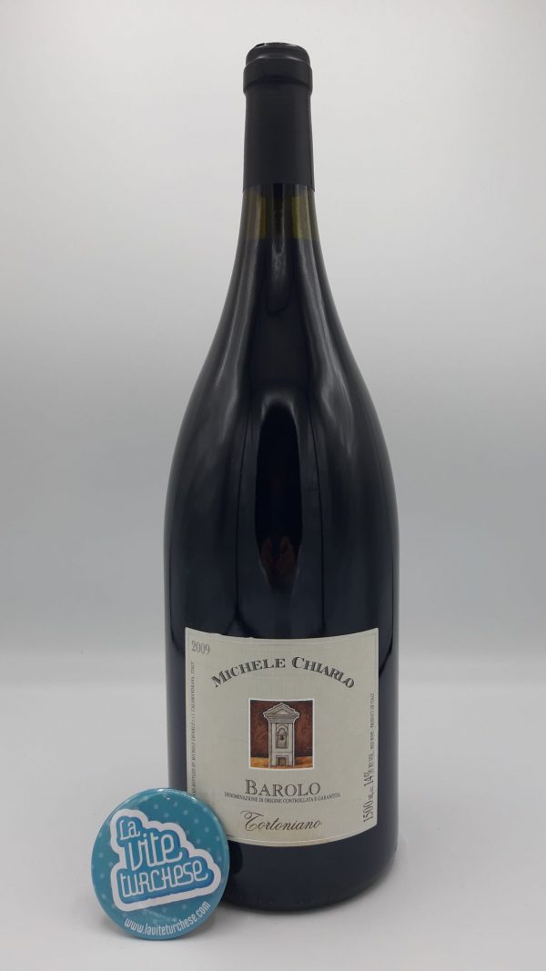 Red wine Barolo DOCG fine traditional artisan limited production produced with only Nebbiolo grapes perfect with tagliatelle al ragù