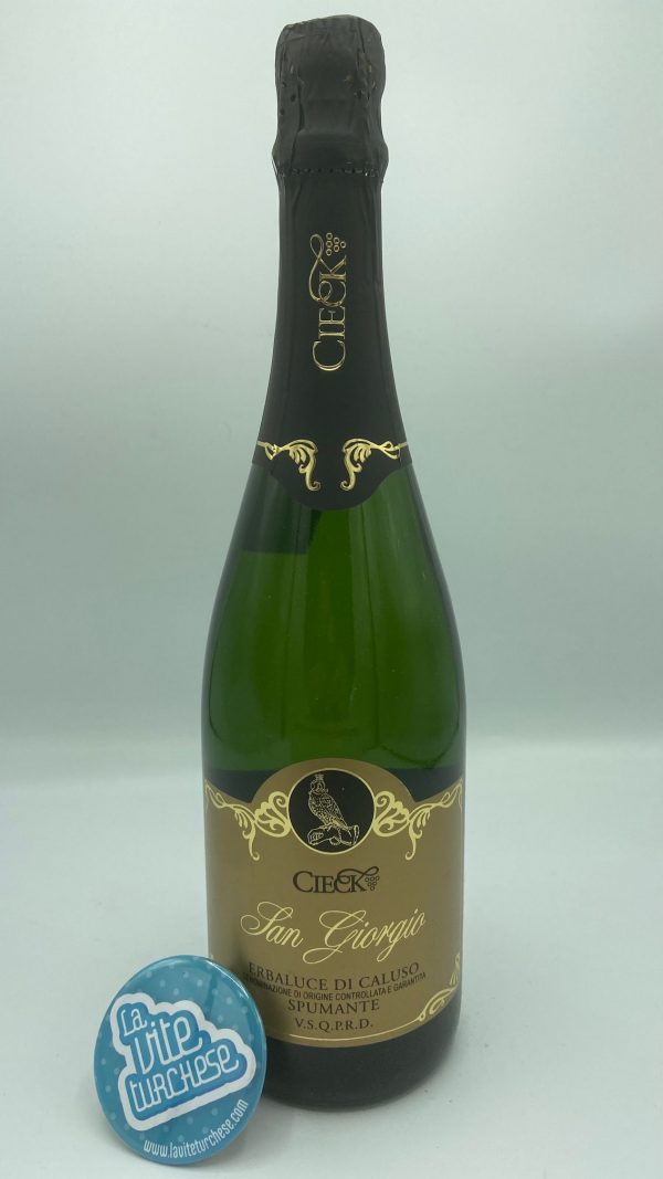 quality sparkling wine classic method San Giorgio Canavese Caluso traditional Turin hills long stay on the yeasts crunchy fragrant obtained with Erbaluce grapes perfect for an aperitif, fish and white meats