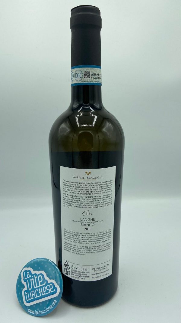 White Wine Langhe Roero arneis and chardonnay grapes