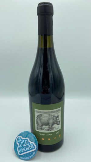 Red wine Barbaresco cru Fine artisan Gallina limited production produced with only Nebbiolo grapes perfect with tagliatelle al ragù