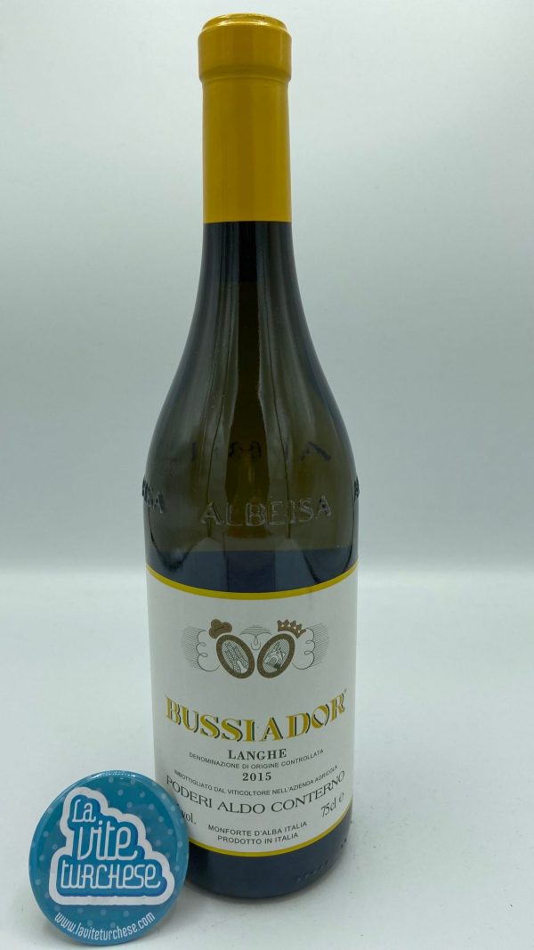 white wine Piedmont Monforte d'Alba Langhe vineyard Bussia modern buttery tropical fruits obtained with chardonnay grapes international grape variety perfect with white meats and first courses