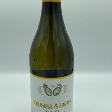 white wine Piedmont Monforte d'Alba Langhe vineyard Bussia modern buttery tropical fruits obtained with chardonnay grapes international grape variety perfect with white meats and first courses