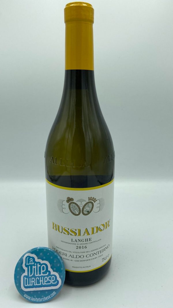 white wine Piedmont Monforte d'Alba Langhe vineyard Bussia modern buttery tropical fruits obtained with chardonnay grapes international grape variety perfect with white meats and first courses