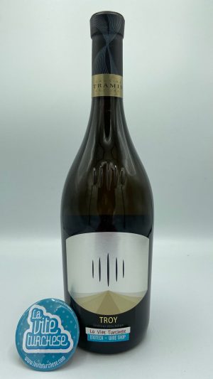 South Tyrolean white wine cooperative mountain dolomites Termeno full fresh long aging great aging capacity obtained with chardonnay grapes perfect with risottos and white meats