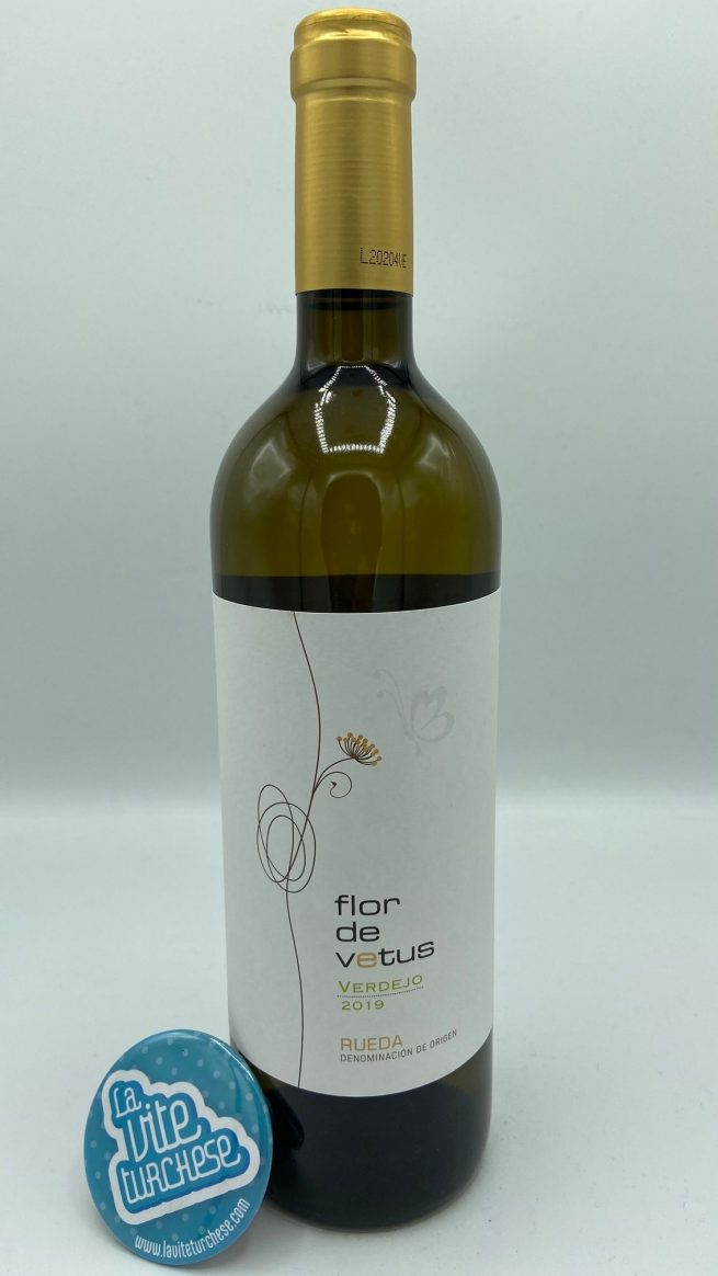 white wine spain Rueda plateaus 900 meters fresh tropical fruits good structure made with verdejo grape perfect with tapas and fish