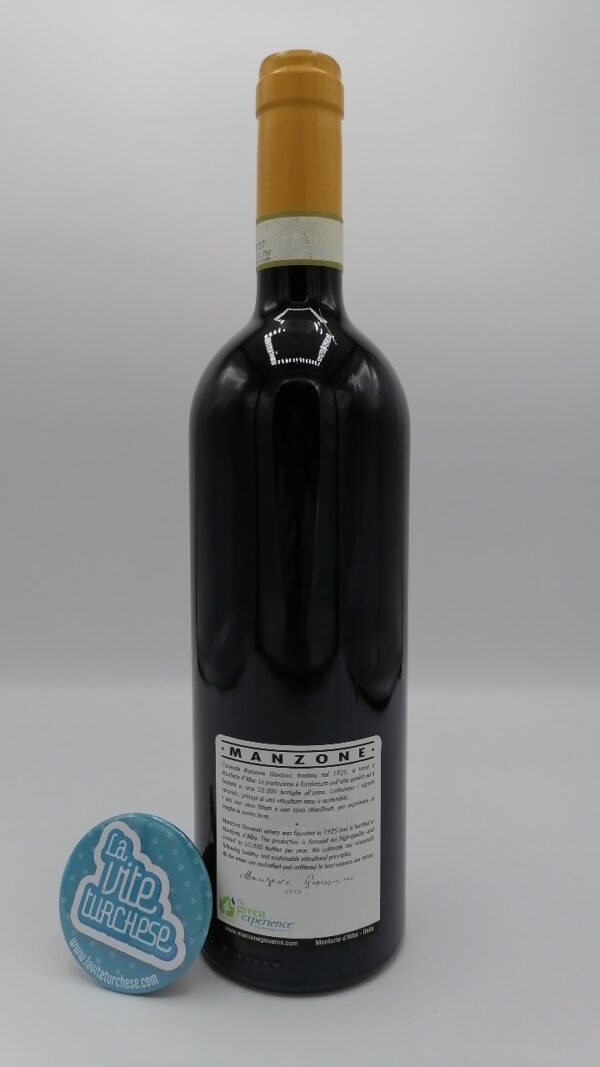 Giovanni Manzone - Barolo Bricat - 2017 - back Giovanni Manzone – Barolo Bricat prodotto nella parte più alta della vigna Gramolere, affinato per 36 mesi in grandi botti di rovere.