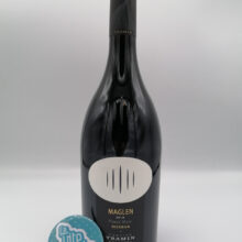 Tramin - Pinot Noir Maglen Riserva - 2018.jpg (1) Tramin – Pinot Noir Maglen Riserva prodotto con la migliore selezione delle uve dell'area Mazzon e Glen, vinificato in barrique per 12 mesi.