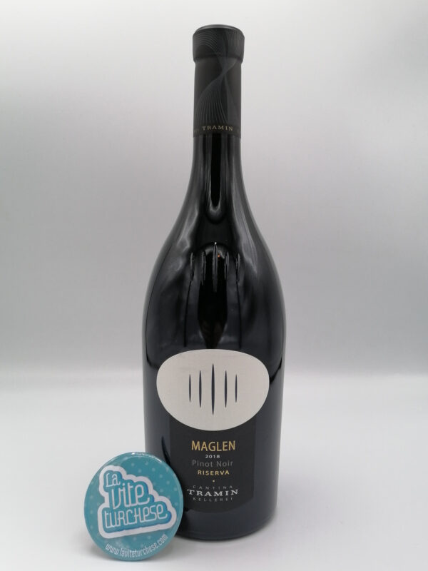 Tramin – Pinot Noir Maglen Riserva prodotto con la migliore selezione delle uve dell'area Mazzon e Glen, vinificato in barrique per 12 mesi.