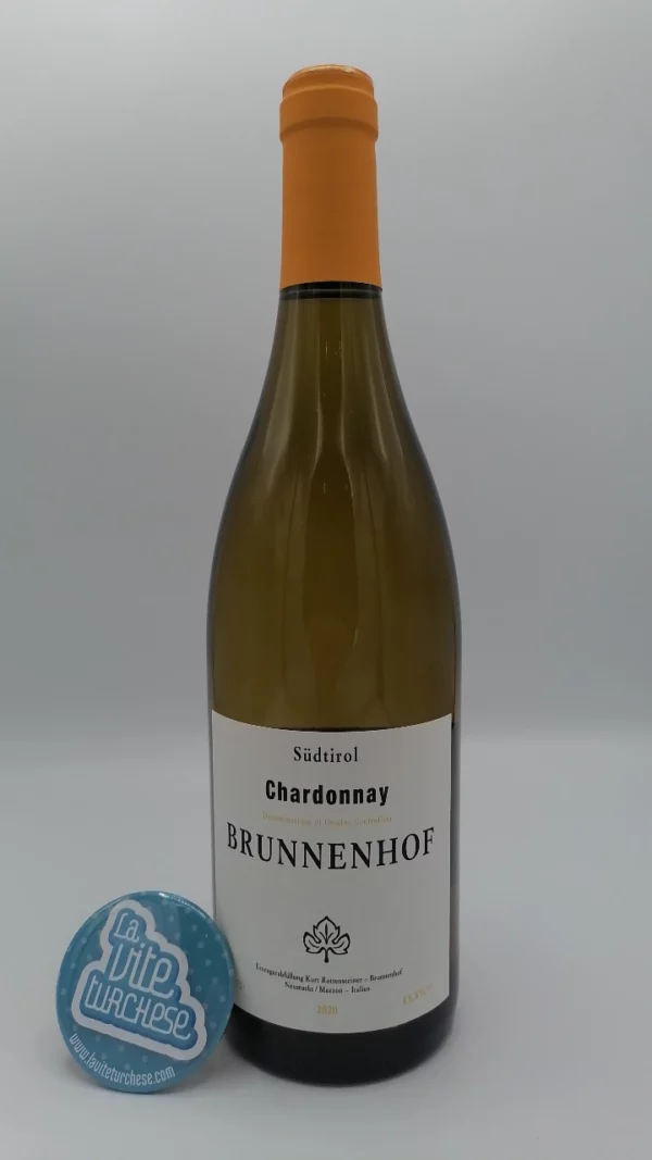 Brunnenhof – Chardonnay Alto Adige vinificato e affinato in botti di legno per 10 mesi, produzione limitata di 2000 bottiglie.