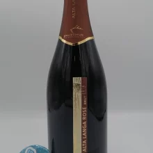 Paolo Berutti - Alta Langa Rosé Brut produced in only 3,000 bottles from Pinot Noir grapes, aged for 3 years on the lees.