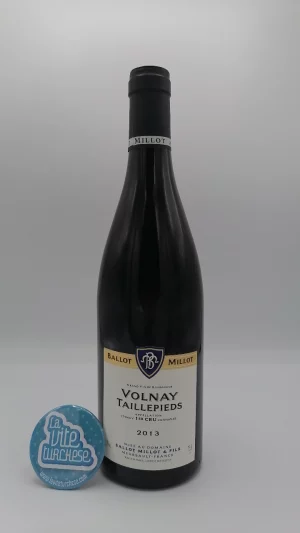 Ballot Millot – Volnay Taillepieds 1er Cru prodotto con uva Pinot Nero in Borgogna in Cote de Beaune. Rosso di carattere e dolcezza.