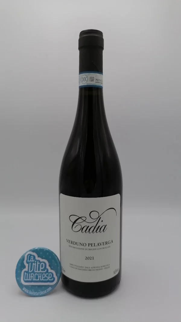Cadia – Verduno Pelaverga prodotto nel comune di Verduno, unico vitigno autoctono legato al paese di Verduno, con profumi di pepe nero.