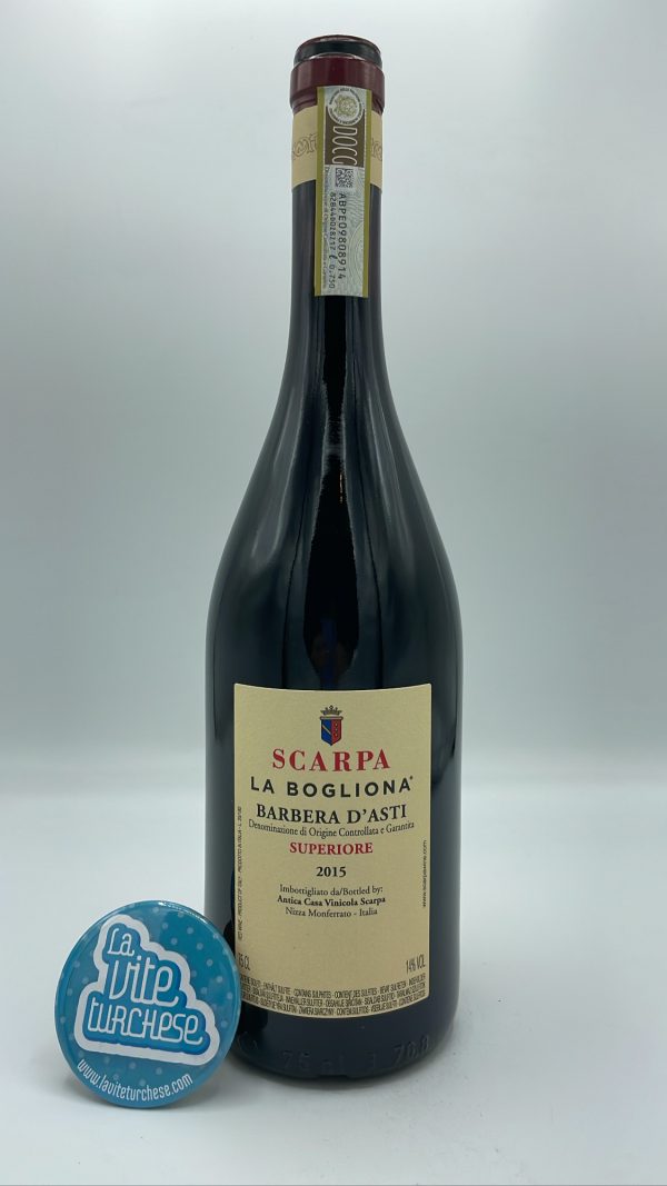 Scarpa - Barbera d'Asti La Bogliona produced in the vineyard of the same name located in Nizza Monferrato, aged for 3 years in large barrels.