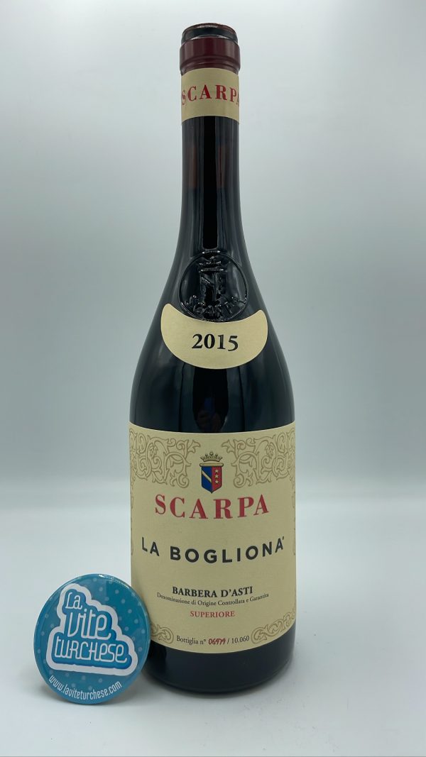 Scarpa - Barbera d'Asti La Bogliona produced in the vineyard of the same name located in Nizza Monferrato, aged for 3 years in large barrels.