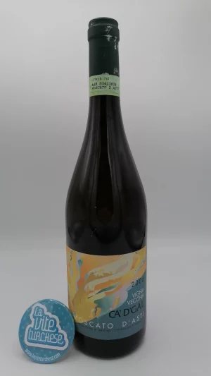 Ca'D'Gal - Moscato D'Asti Vigna Vecchia produced in Santo Stefano Belbo, with old plants and a late harvest.