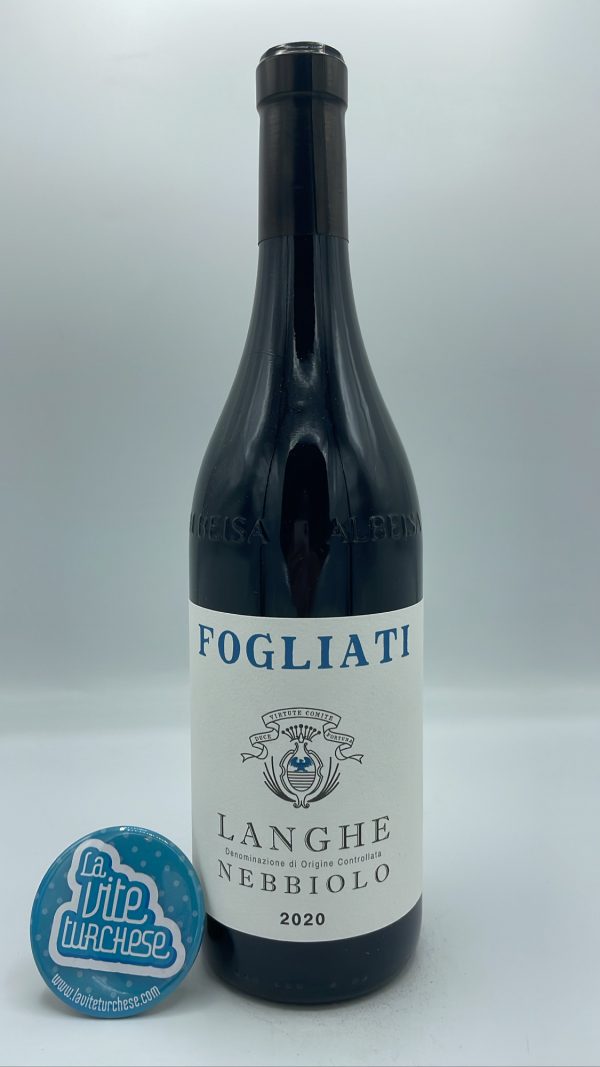 Fogliati – Langhe Nebbiolo prodotto nella vigna Pugnane di Castiglione Falletto, invecchiato per 9 mesi in grandi botti.
