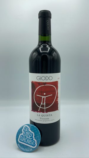 Giodo – La Quinta Toscana Igt prodotto nell'omonima vigna con uva Sangiovese, ha svolto l'affinamento più breve di un anno in botte.