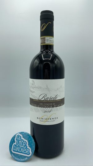 Schiavenza - Barolo del Comune di Serralunga produced from several vineyards located in Serralunga, with limestone soils.