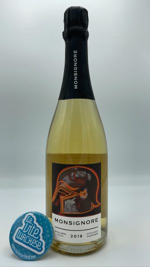 Monsignore - Alta Langa Extra Brut made with Chardonnay and Pinot Noir grapes in Vicoforte di Mondovì, classic method for 36 months.