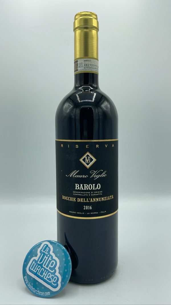 Mauro Veglio – Barolo Rocche dell'Annunziata Riserva prodotto per la prima volta nel 2016, vinificato per 24 mesi in barrique e 3 anni in bottiglia.