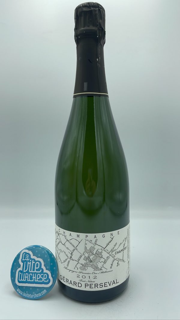 Champagne Premier Cru Brut Nature millesimo 2012 prodotto a Chamery nella Montagne di Reims con uva Chardonnay, Pinot Nero e Pinot Meunier.