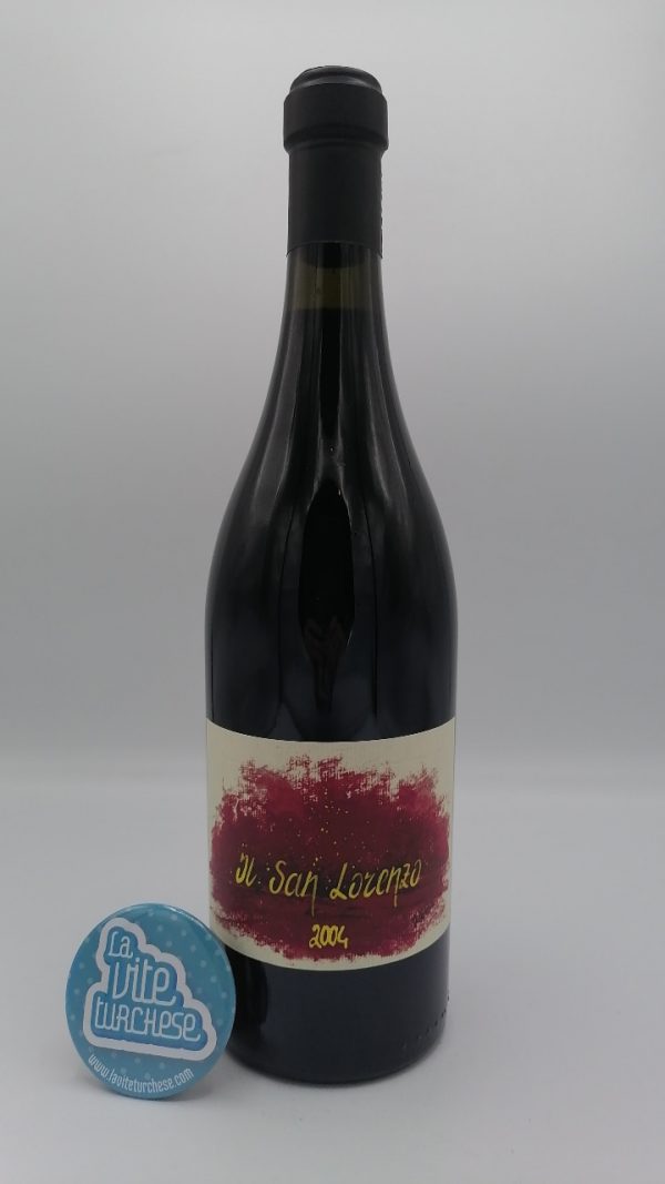 Fattoria San Lorenzo - Il San Lorenzo Rosso prodotto a Jesi nelle Marche con uva Syrah, invecchiato per 12 anni tra cemento acciaio e botte.