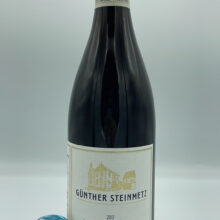 Günther Steinmetz – Pinot Noir Kestener Herrenberg prodotto in Mosella, invecchiato per 12 mesi in botti di legno. Atipico.