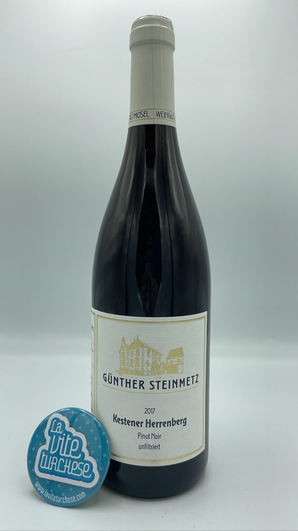 Günther Steinmetz – Pinot Noir Kestener Herrenberg prodotto in Mosella, invecchiato per 12 mesi in botti di legno. Atipico.