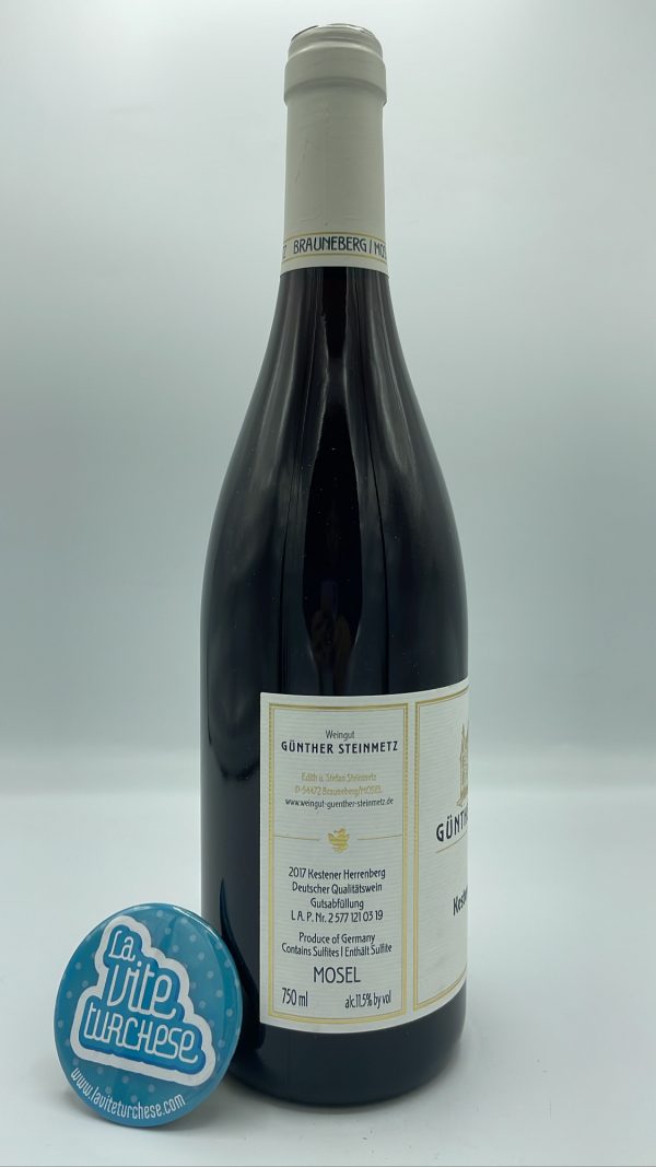Günther Steinmetz – Pinot Noir Kestener Herrenberg prodotto in Mosella, invecchiato per 12 mesi in botti di legno. Atipico.