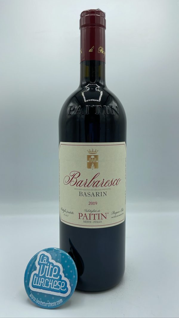Paitin – Barbaresco Basarin prodotto per la prima volta nel 2018 nella vigna situata a Neive con piante di 45 anni, affinato per 18 mesi in botte.