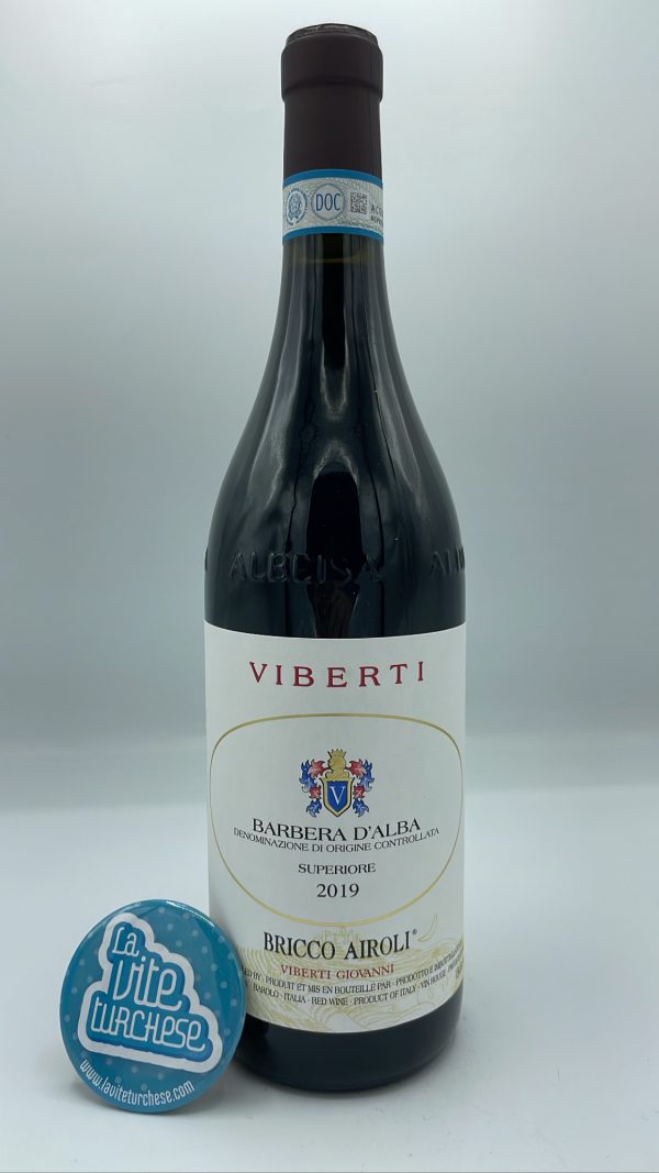 Giovanni Viberti – Barbera d'Alba Superiore Bricco Airoli prodotta nella vigna singola Bricco delle Viole con piante di 55 anni.