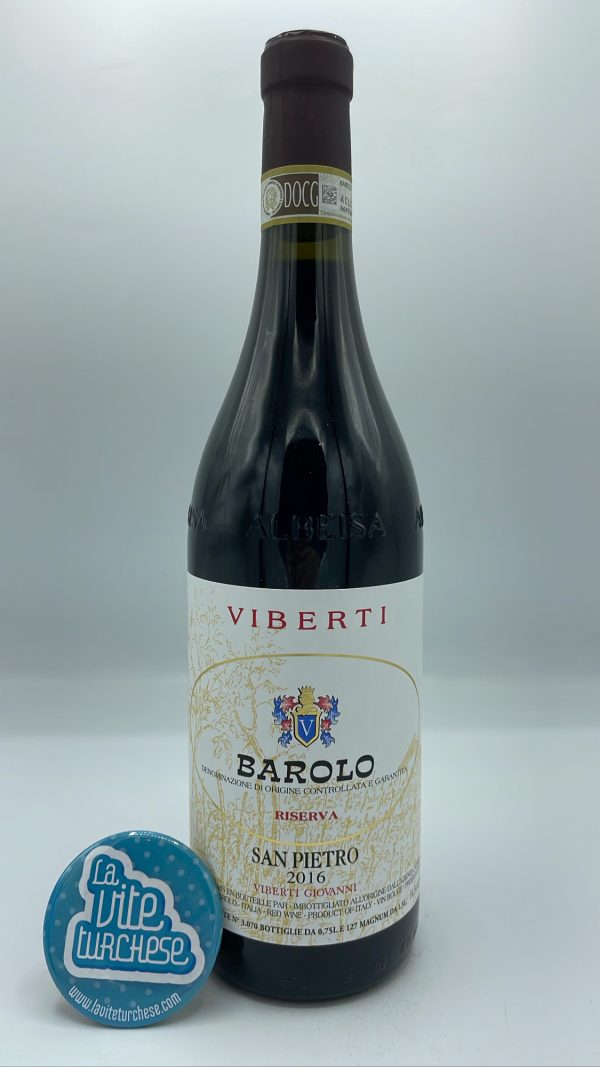 Giovanni Viberti – Barolo San Pietro Riserva prodotto nella vigna singola situata tra La Morra e Barolo, invecchiato per 46 mesi in botti grandi.