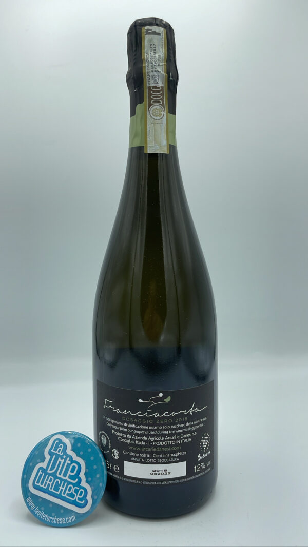Arcari e Danesi – Franciacorta Dosaggio Zero – 2018 back Arcari e Danesi – Franciacorta Dosaggio Zero produced with the Solouva method, with Chardonnay and Pinot Bianco grapes, 30 months on the lees.