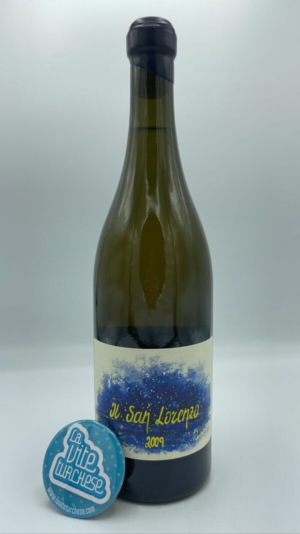 Fattoria San Lorenzo - San Lorenzo Marche Bianco produced in the best years with Verdicchio grapes, aged for 140 months.