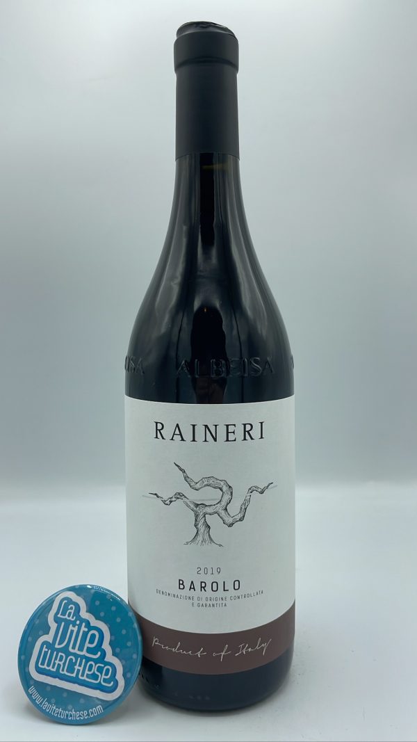 Raineri – Barolo DOCG classico d'ingresso della cantina con l'assemblaggio di diverse vigne del paese di Monforte d'Alba. 8000 bottiglie.