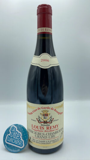 Louis Remy - Latricières Chambertin Grand Cru prodotto nell'omonima parcella di Gevrey Chambertin in 2000 bottiglie, invecchiato per 22 mesi in barrique.