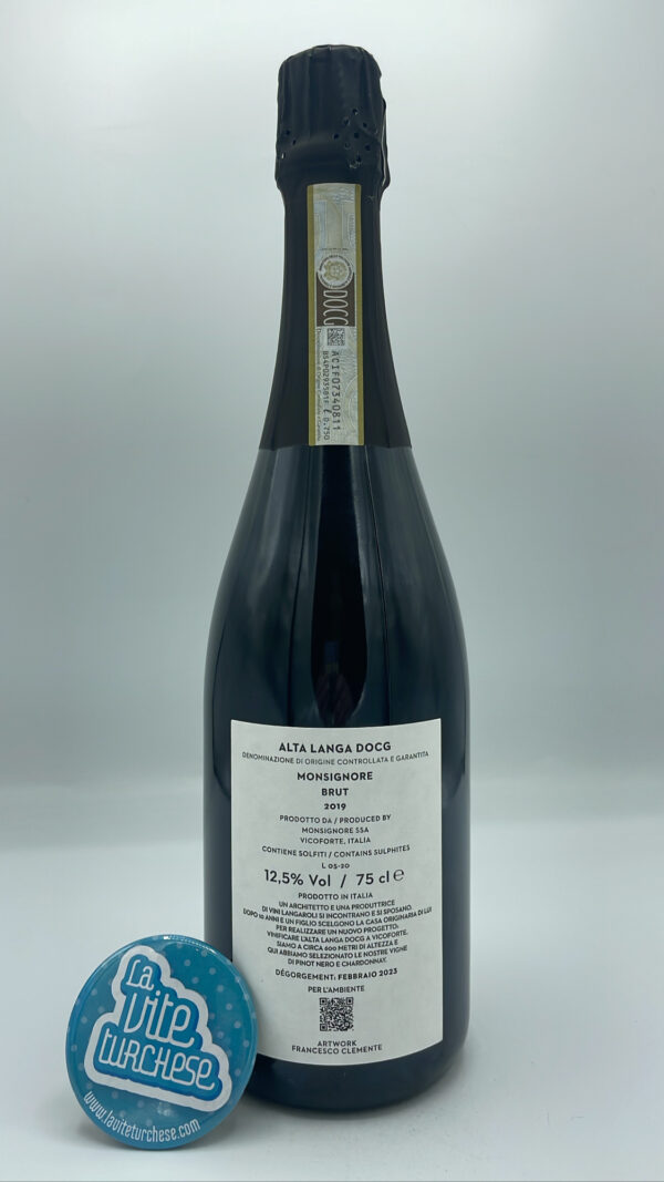 Monsignore – Alta Langa Brut - 2019 - back Monsignore - Alta Langa Brut DOCG made with Chardonnay and Pinot Noir grapes in Vicoforte di Mondovì at an altitude of 600 meters, classic method for 36 months.