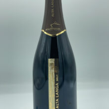 Paolo Berutti - Alta Langa Brut - 2019 Paolo Berutti - Alta Langa Brut produit uniquement avec du Pinot Nero à Santo Stefano Belbo, vieilli pendant 36 mois sur les lies. 6000 bouteilles.