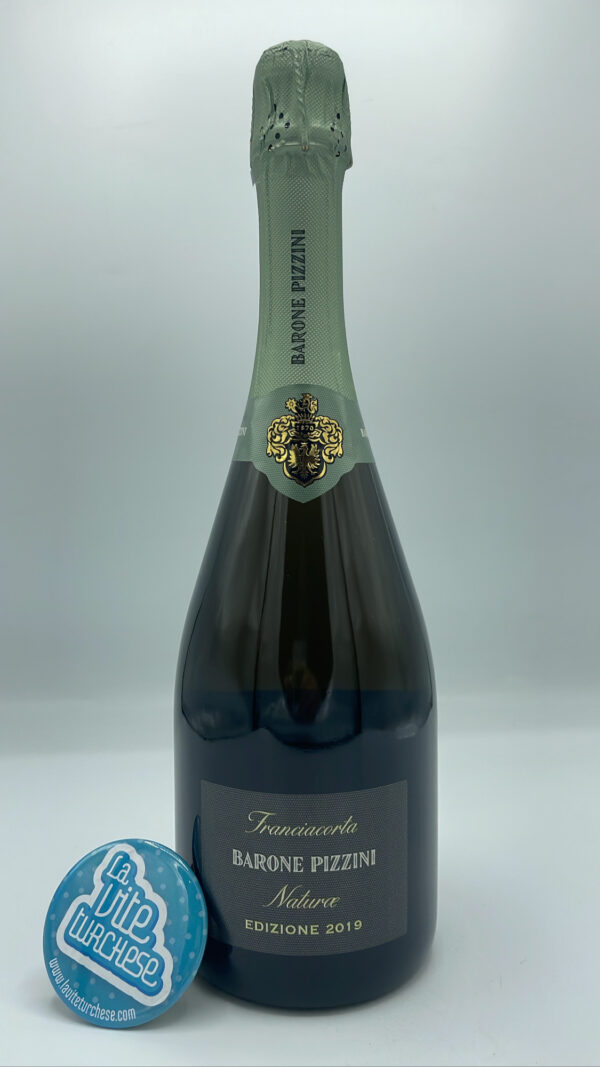 Barone Pizzini - Franciacorta Nature prodotto con 61% Chardonnay e 39% Pinot Nero, invecchiato per 30 mesi sui lieviti. No dosato.