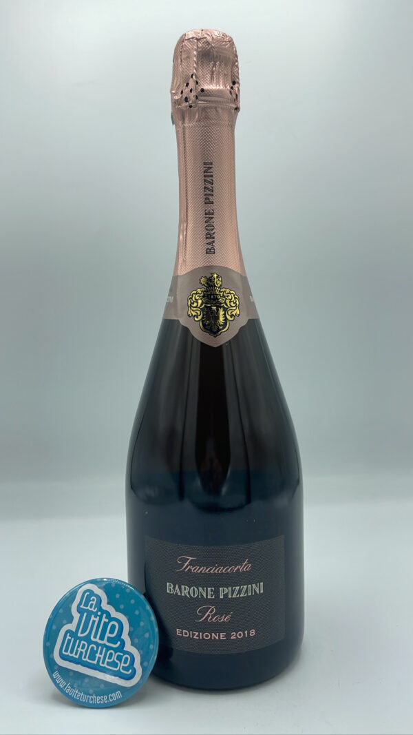 Barone Pizzini – Franciacorta Rosé Extra Brut prodotto con uva 100% Pinot Nero, invecchiato per 30 mesi sui lieviti. Extra Brut.