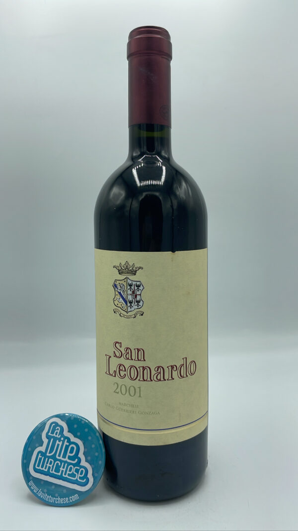 Tenuta San Leonardo – San Leonardo Rosso prodotto in trentino, vino simbolo italiano per il taglio bordolese, prodotto dal 1982. 24 mesi di invecchiamento.