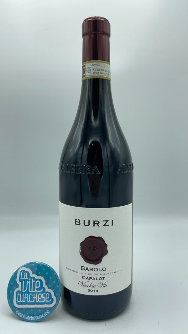 Burzi Alberto – Barolo Capalot Vecchie Viti prodotto nell'omonima vigna di La Morra con piante di 80 anni, vinificato per 24 mei in grandi botti di legno.