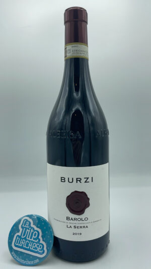 Burzi Alberto – Barolo La Serra prodotto per la prima volta nel 2019 con meno di un ettaro nell'omonima vigna situata a La Morra, invecchiato per 24 mesi.