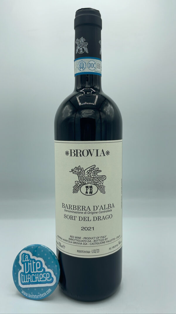 Brovia – Barbera d’Alba Sori’ del Drago prodotto a Castiglione Falletto con piante di 20/40, invecchiato in vasche di acciaio.