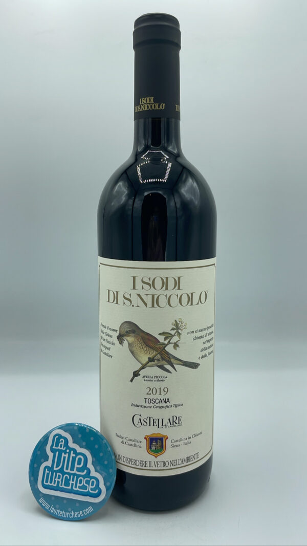 Castellare di Castellina – I Sodi di San Niccolò prodotto con 90% uva Sangiovese e 10% Malvasia Nera, rappresenta il vino più importante della cantina.