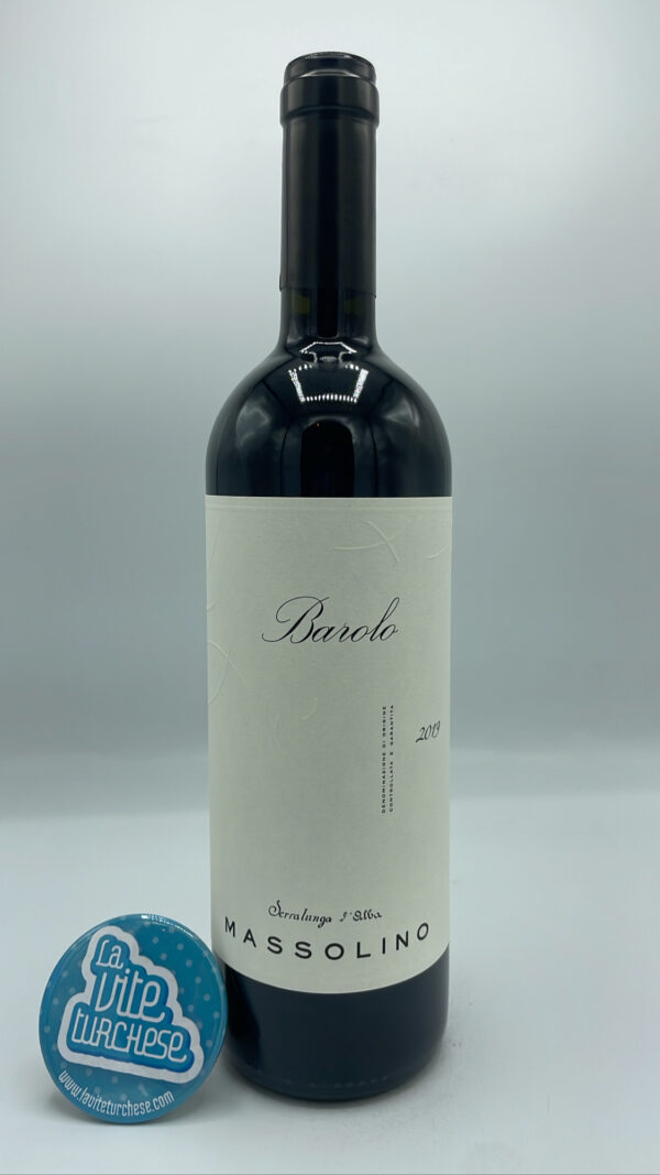 Massolino – Barolo DOCG prodotto con più vigne di Serralunga d'Alba, invecchiato per 30 mesi in grandi botti di rovere, più in bottiglia.