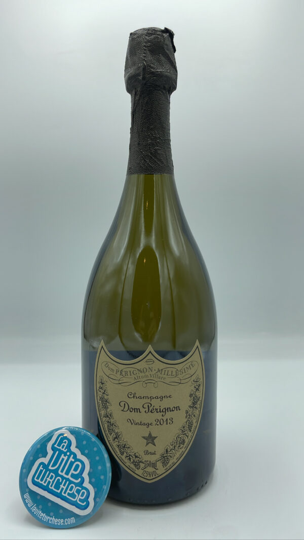 Dom Pérignon - Champagne Vintage Brut prodotto con le migliori vigne Grand Cru di Pinot Nero e Chardonnay, invecchiato per 8 anni sui lieviti.